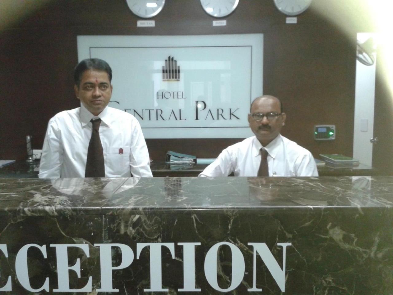 Hotel Central Park Силигури Экстерьер фото