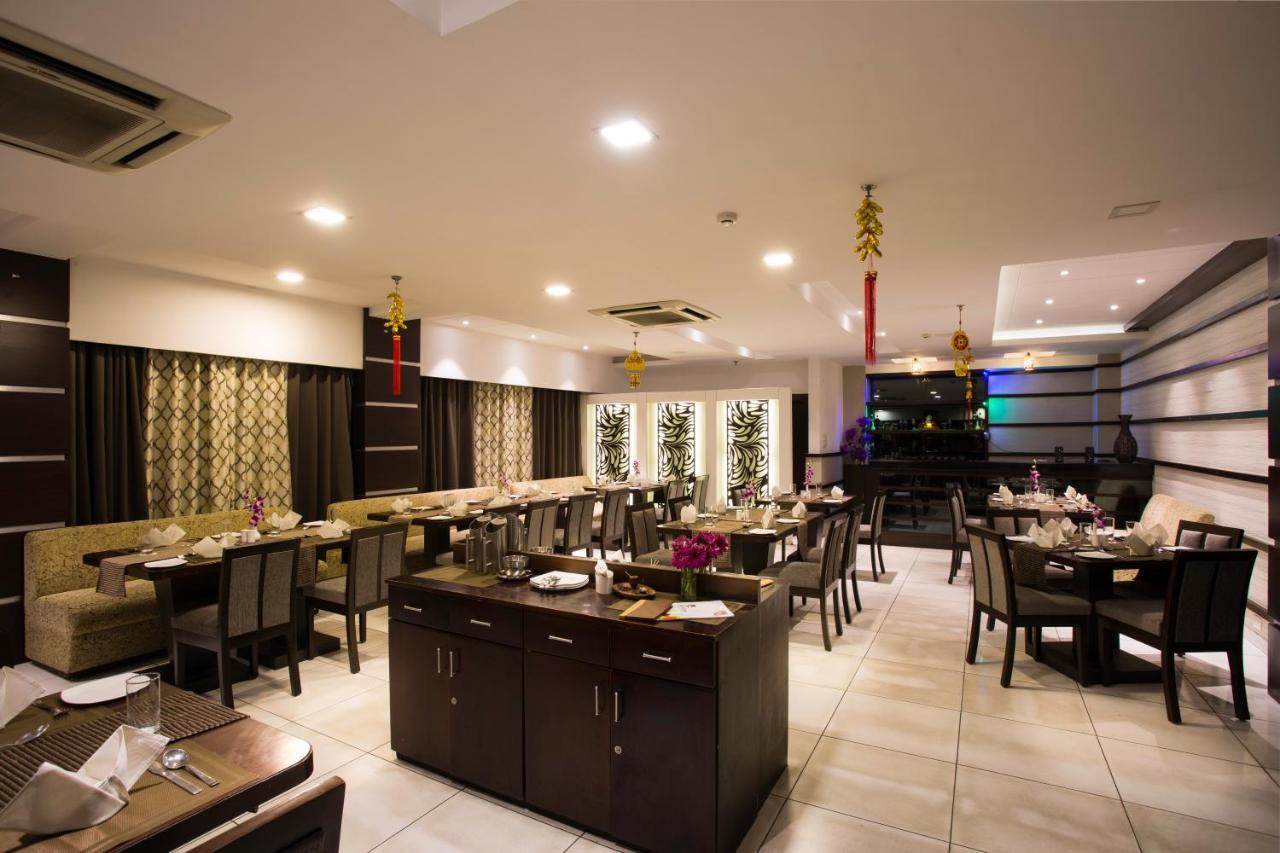 Hotel Central Park Силигури Экстерьер фото