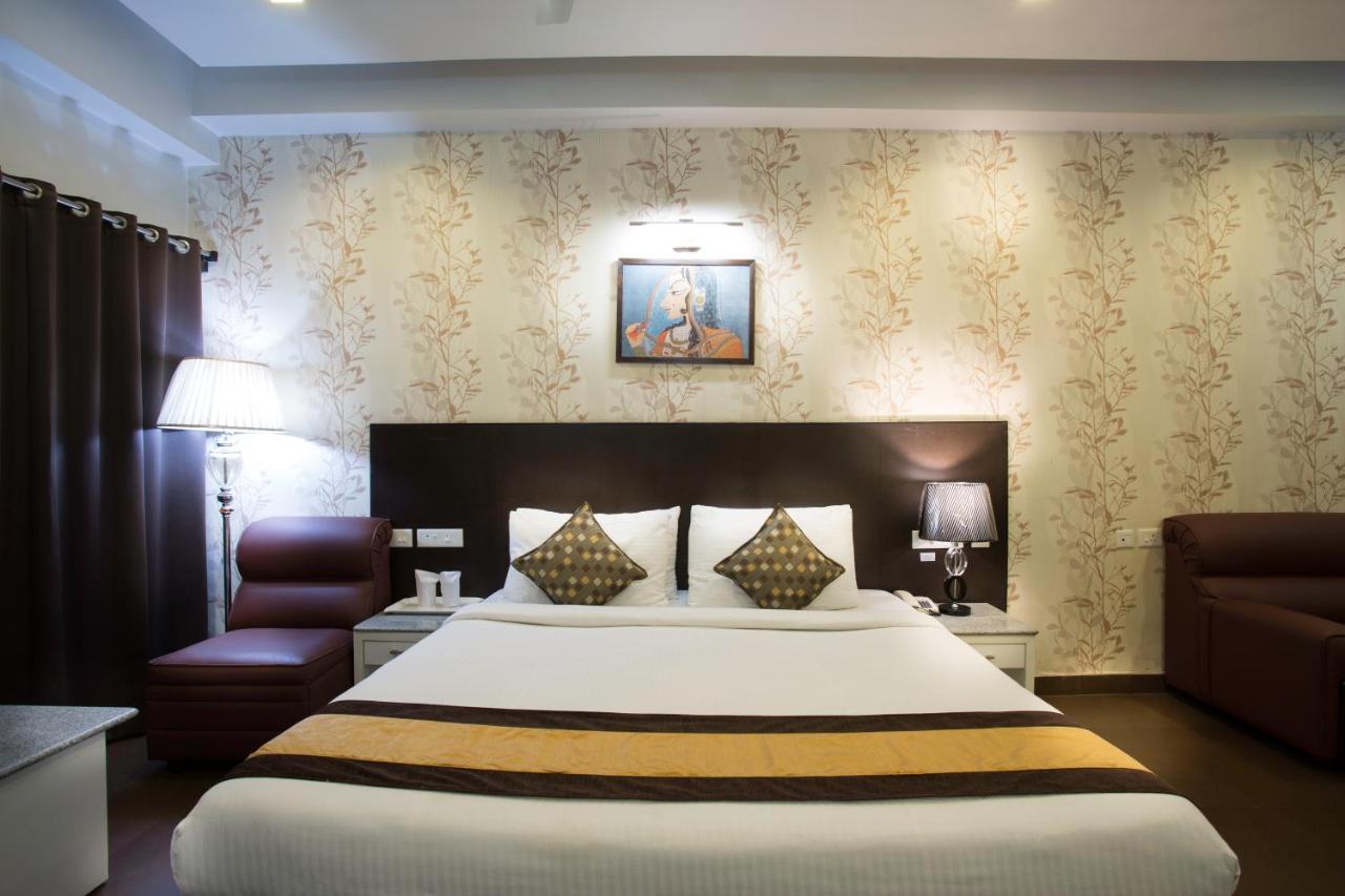 Hotel Central Park Силигури Экстерьер фото