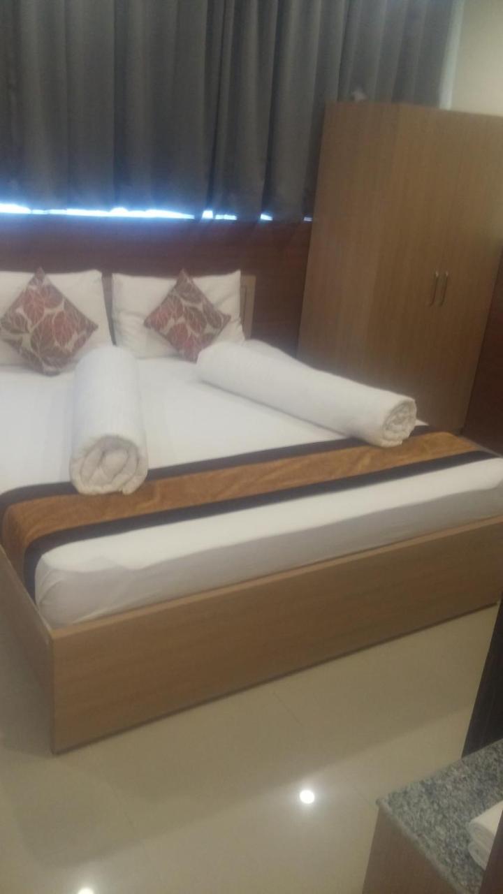 Hotel Central Park Силигури Экстерьер фото
